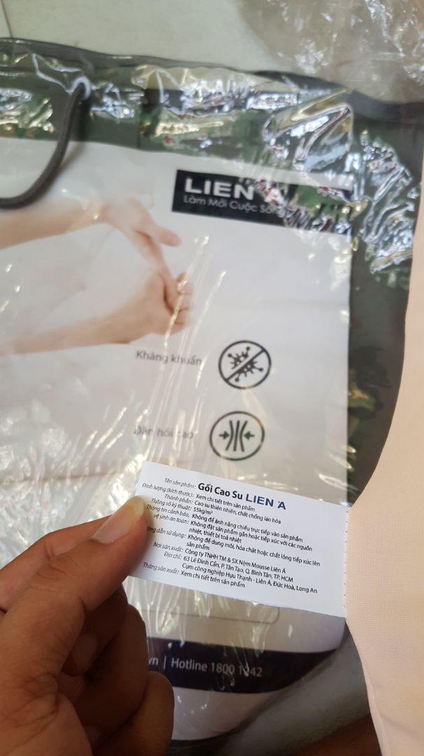 Lần đầu tiên mua hàng bên Tiki mà đã dám đặt liền lun 3 cái rồi.Vì nghe bà chị cũng khen bên Tiki bán hàng chính hãng vs giao nhanh nên cũng muốn thử xem sao.Sau khi đặt thì rất ưng ý với sản phẩm đúng như hình và chất lượng mà giao hàng cũng nhanh nữa chứ.Mình đặt lúc 10h hơn và 3h30 đã nhận hàng.Hy vọng bên Tiki sẽ có nhiều ưu đãi hơn khi mua nhiều sản phẩm.