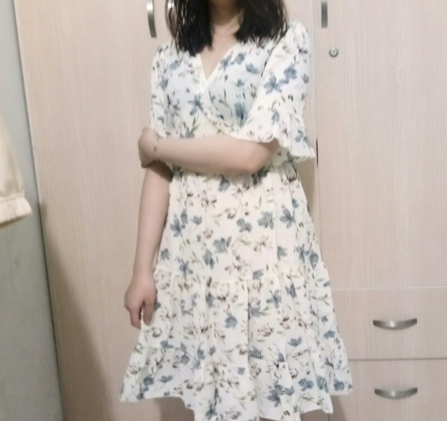 váy đẹp, lên đồ để đi chơi đây ạ. Chất vải đẹp mềm và nhẹ. Cho 5 sao.