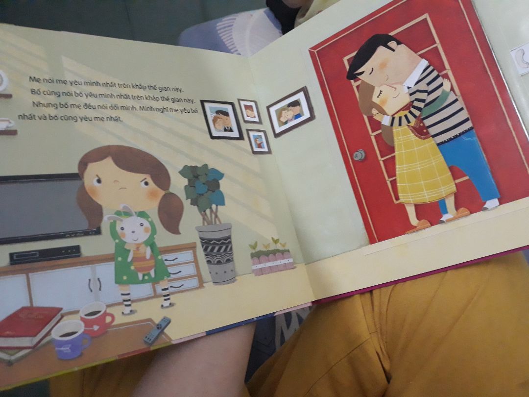 tranh vẽ dễ thương. nội dung thực tế . có thể ba mẹ dạy các con chưa quen cũng thấy hơi nhạy cảm nhưng phải phổ biến sớm để các con nhận thức dc. chắc chắn bé sẽ vô cùng thích màu sắc của bộ  sách này . tiki gói hàng ko gì để chê.