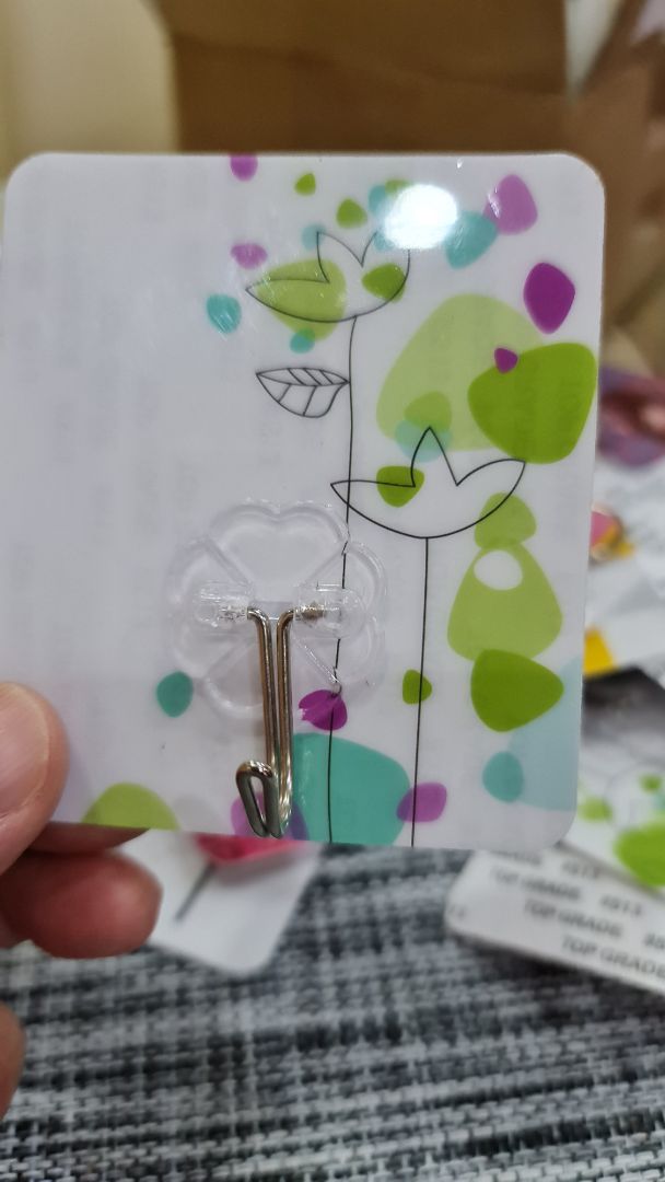 dat mua moc treo quan ao..ma lai giao cai nay la sao..qua la te hai..khg dang 1 sao..