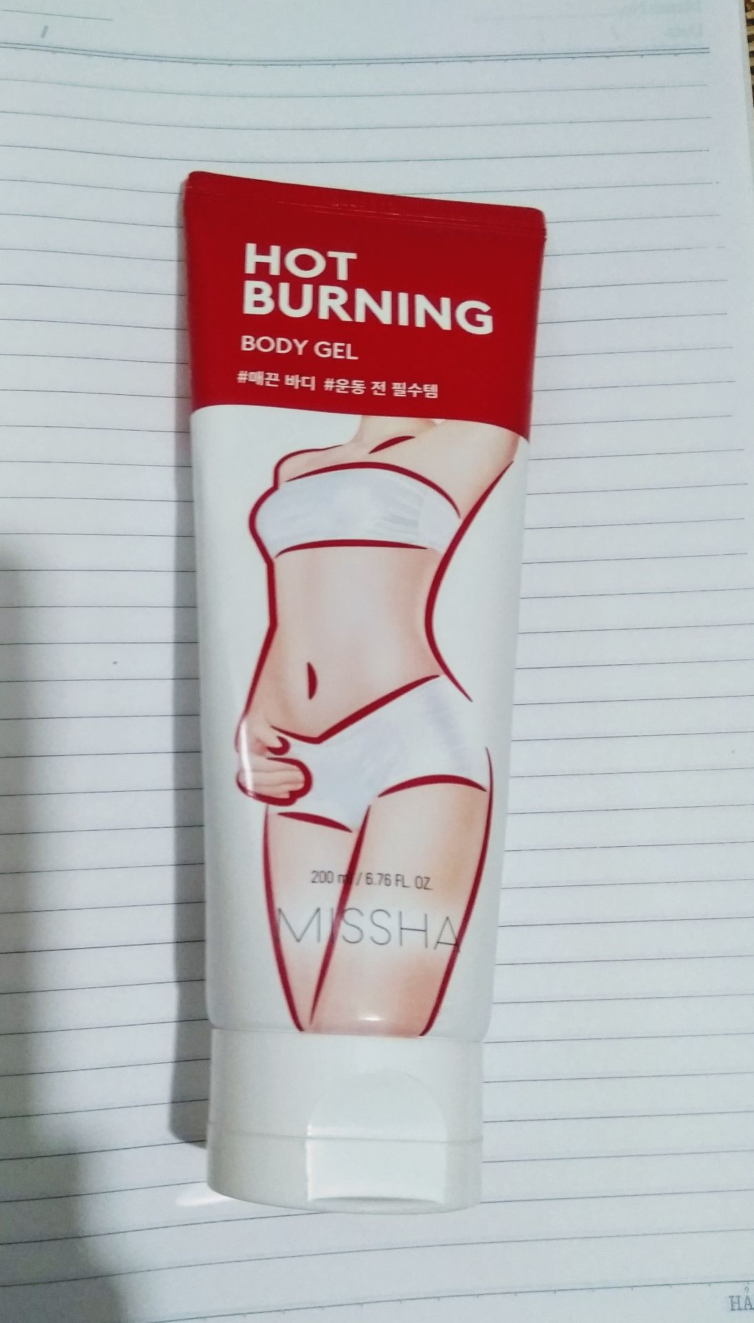 Nhận xét chung là sản phẩm khá ổn. Khi bôi kem có mùi tinh dầu bạc hà, đợi mấy phút thì nóng. Cái này chỉ là hỗ trợ thôi, muốn có kết quả tối ưu thì nên kết hợp tập thể dục. Điểm trừ là thiết kế phần nắp không chặt và da nhạy cảm thì sẽ có ngứa. Ngứa là do cơ địa của từng người, dị ứng với thành phần của gel. Nhận xét chung là sản phẩm khá ổn. Khi bôi kem có mùi tinh dầu bạc hà, đợi mấy phút thì nóng. Cái này chỉ là hỗ trợ thôi, muốn có kết quả tối ưu thì nên kết hợp tập thể dục. Điểm trừ là thiết kế phần nắp không chặt và da nhạy cảm thì sẽ có ngứa. Ngứa là do cơ địa của từng người, dị ứng với thành phần của gel.