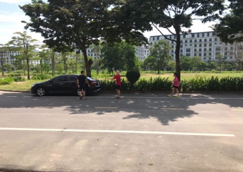 Mũ đẹp, giá thành rẻ, bằng này tiền dc mũ thế này không có gì để chê. Thêm nữa shop gửi ship siêu nhanh, 2 bạn nhà mình đội rất xinh