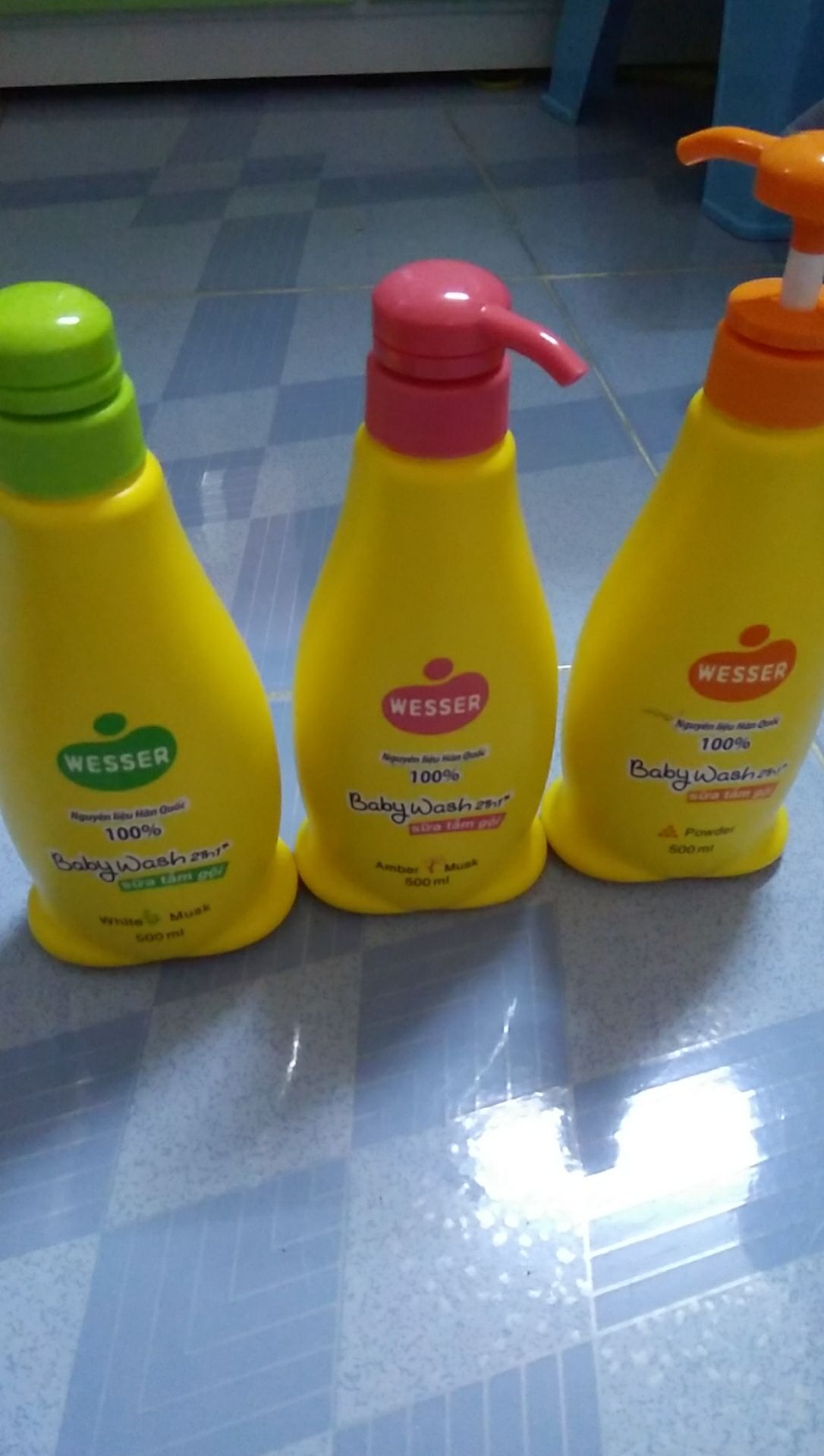 mùi thơm dễ chịu, chai dễ thương, làm sạch nhưng không khô da bé, mình dùng cho cả bé mới sinh và bé lớn 10 tuổi của mình đều ok mùi thơm dễ chịu, chai dễ thương, làm sạch nhưng không khô da bé, mình dùng cho cả bé mới sinh và bé lớn 10 tuổi của mình đều ok