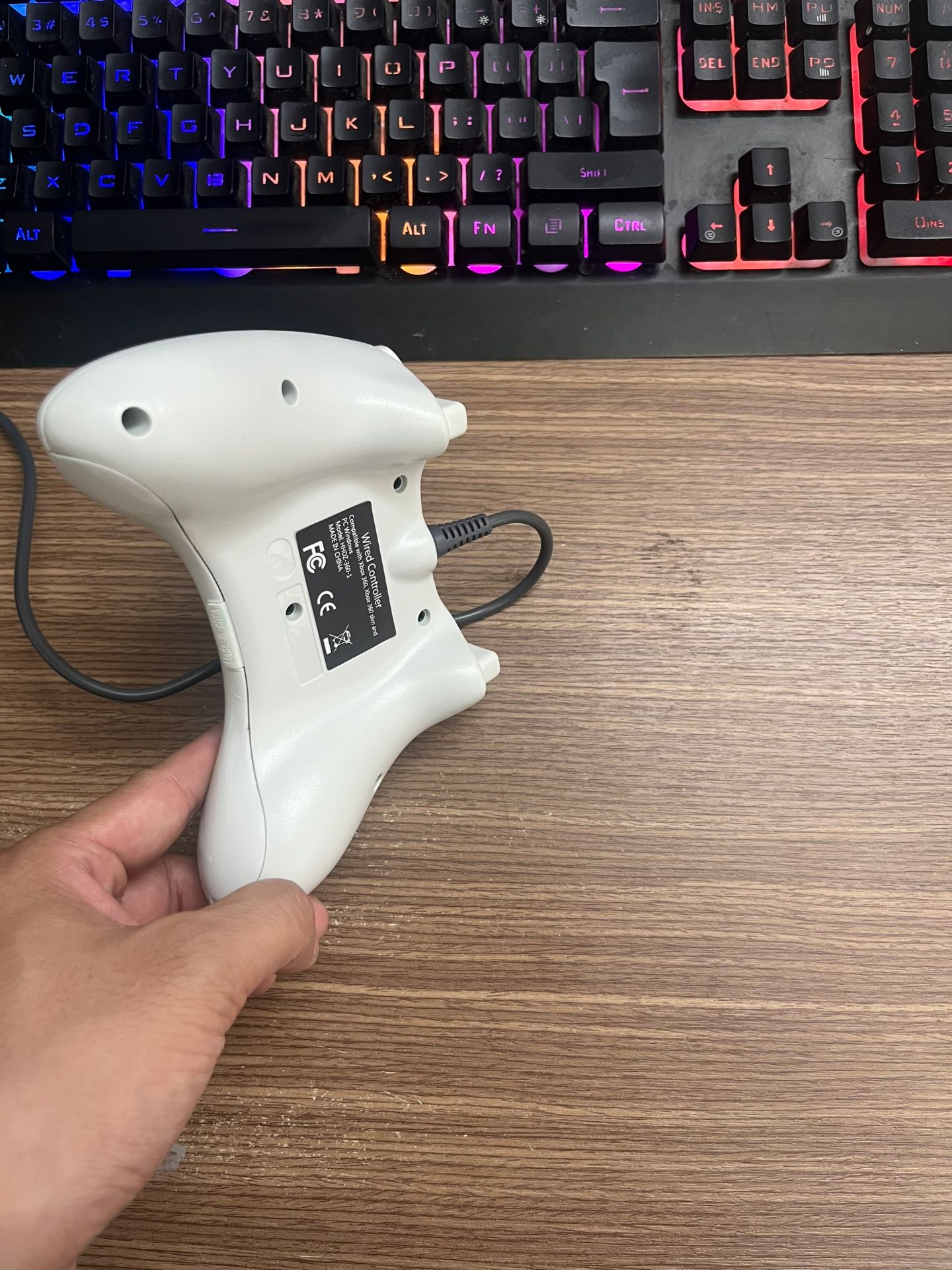 tay cầm chắc chắn, các nút bấm cho phản ứng nhạy, dây dài và rất cứng cáp, cắm vô PC 1 phát ăn ngay tay cầm chắc chắn, các nút bấm cho phản ứng nhạy, dây dài và rất cứng cáp, cắm vô PC 1 phát ăn ngay