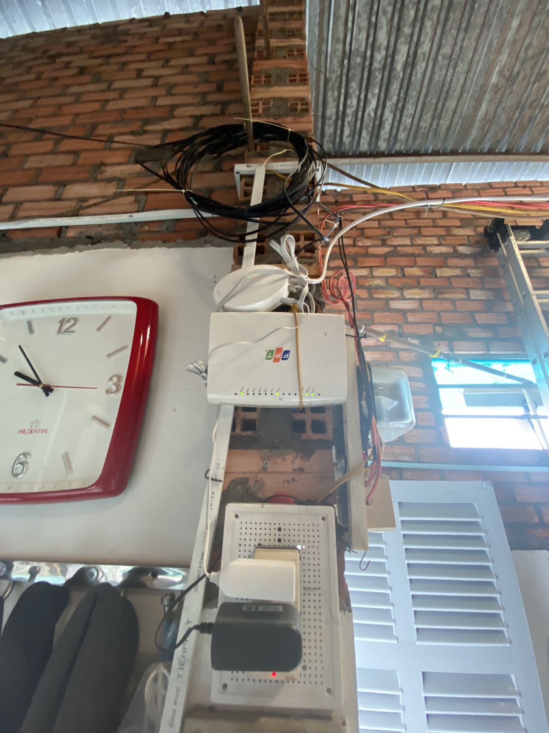 Thấy lạ là 1 dòng sản phẩm cao cấp mà lại không có chức năng hẹn giờ bật/tắt?
Thế thì xài bao lâu thì reboot bằng tay 1 lần?