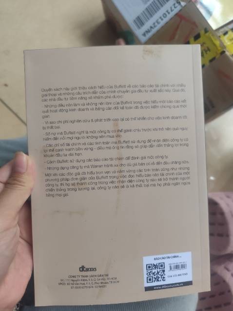 Shop cute dữ, mua được sách giá hời lại còn được tặng bánh ngon nữa nên em chấp nhận khuyết điểm nha 🫶