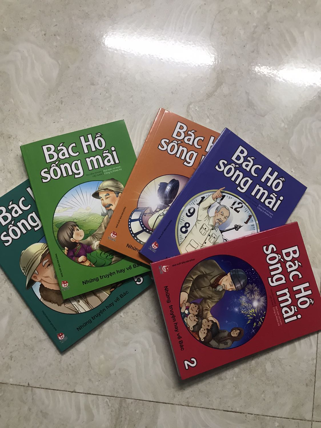 Rất yêu thích bộ sách này. Sách màu, giấy dày dặn, hiểu thêm về Bác Hồ, học hỏi nhiều điều hay từ Bác. Muốn dc xuất bản sách Bác Hồ ra đi tìm đường cứu nước nữa