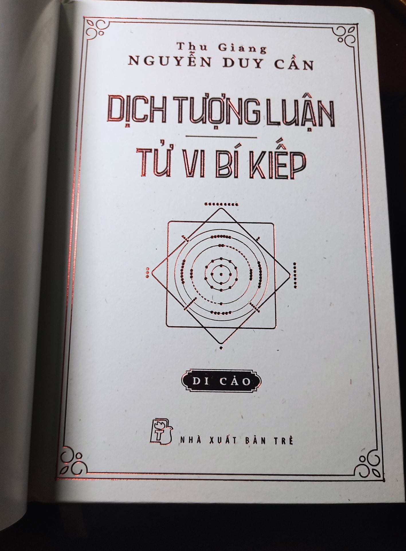 Sách đẹp, lúc mới nhận còn trong bọc kiếng. Vô tình biết đến cụ Thu Giang Nguyễn Duy Cần qua cuốn Phật học tinh hoa và đem lòng kính ngưỡng lối hành văn của cụ nên mình quyết sưu tầm tất cả sách của cụ. Nói chung rất đáng đọc!