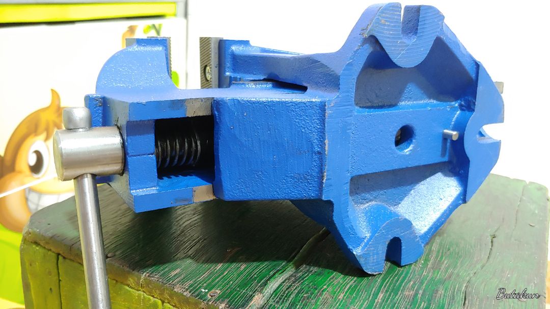 Êtô quá đẹp, cứng cáp, sơn mịn, ngàm ra zô nhẹ