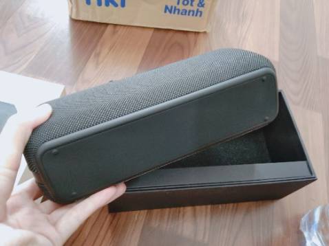 Đóng gói siêu đẹp, tưởng được tặng quà gì cơ. Loa cầm chắc tay, âm thanh khá tốt, vang, êm. Tầm này là quá ổn áp rùi