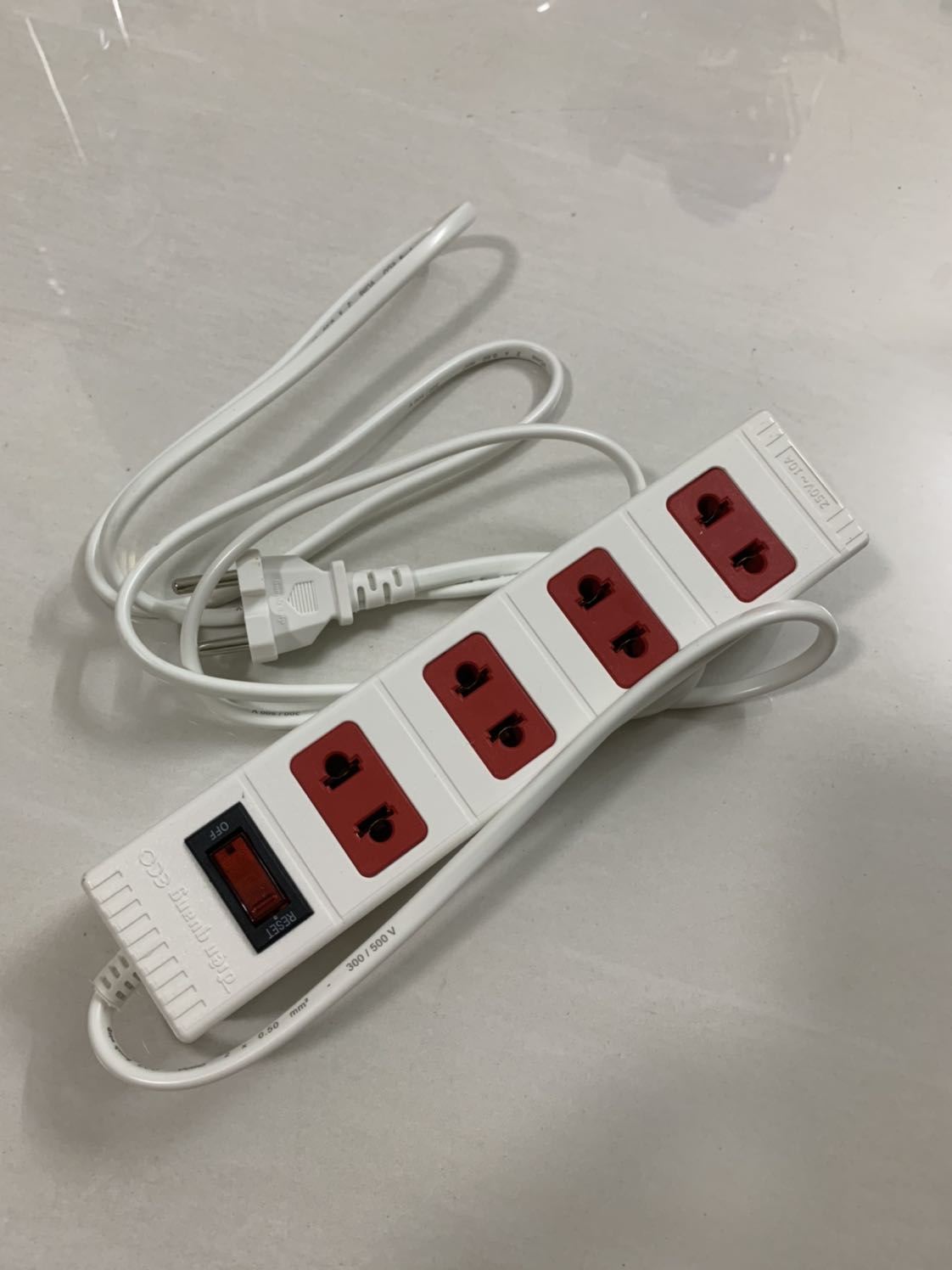 mới mua về mở ra thì công tắc tắt mở đã hư sẵn ko xài được