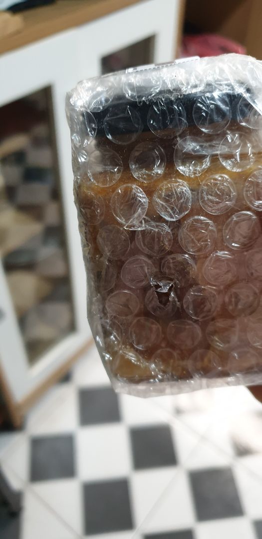 chất lượng và hình thức mình ko chê tí nào nhưng sp mặc dù đã bọc chống sốc nhưng lại ko đc bọc thêm giấy trong hộp nên vẫn xảy ra bị vỡ. nên gói hàng có cảnh  báo hàng dễ vỡ thì bên chuyển phát họ sẽ chú ý hơn. Việt Nam có 1 sp tuyệt vời!