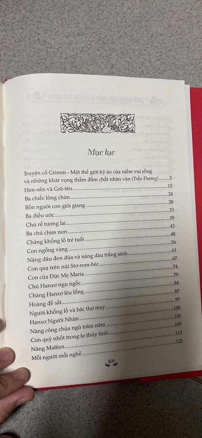 Truyện này bị thiếu 1 số câu chuyện như lọ lem, công chúa bạch tuyết, chú mèo đi hia...Noi chung đọc vui cũng okela