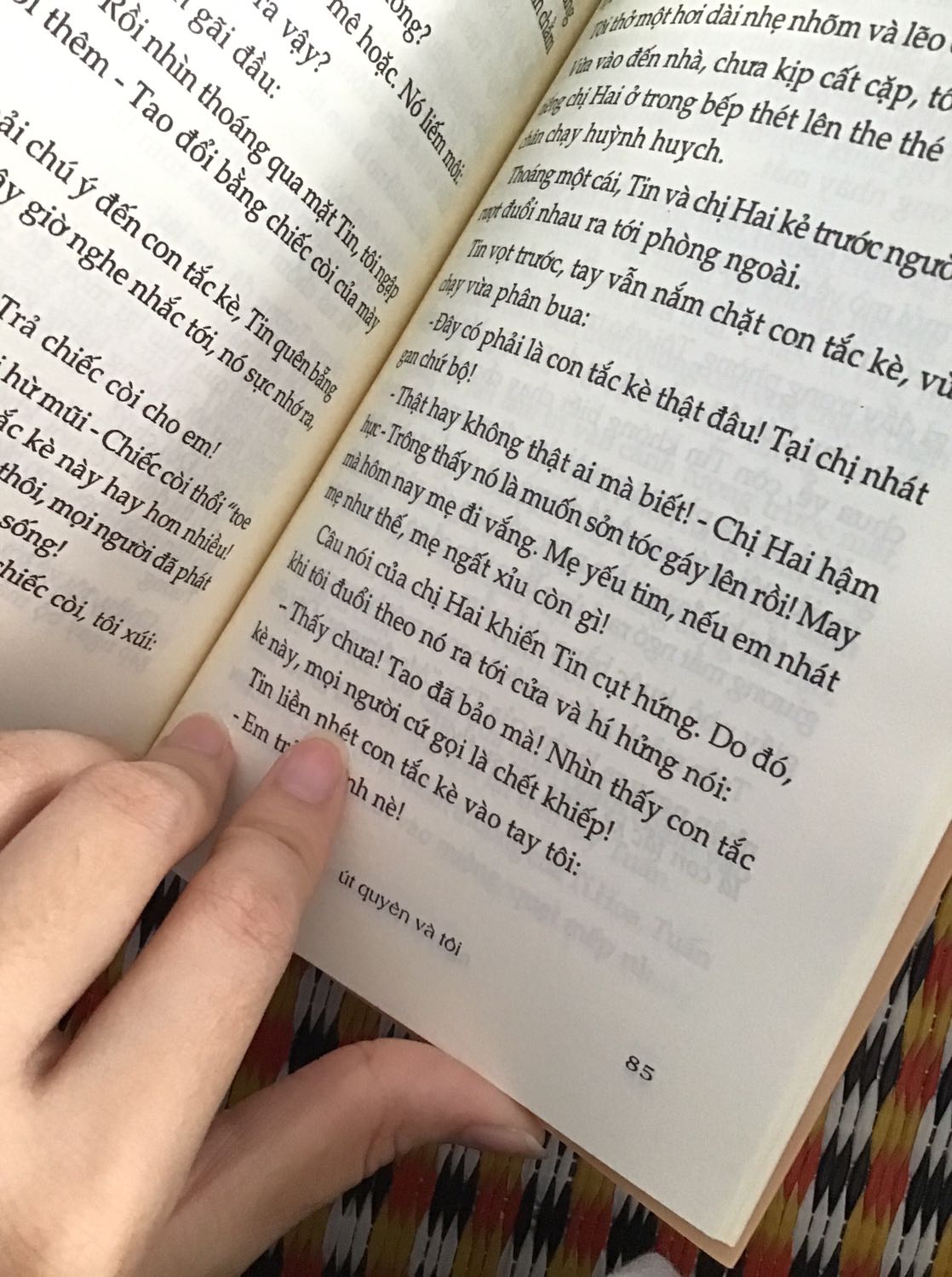 Tiki giao sách rất nhanh, sớm hơn dự kiến tận 1 ngày. Sách bìa ổn, không hư hỏng gì. Về nội dung, dù chưa đọc nhưng đây là một cuốn sách của NNA- một tác giả có tiếng nên không có gì phải bàn cãi. Nói chung mình hài lòng với cách làm việc của tiki