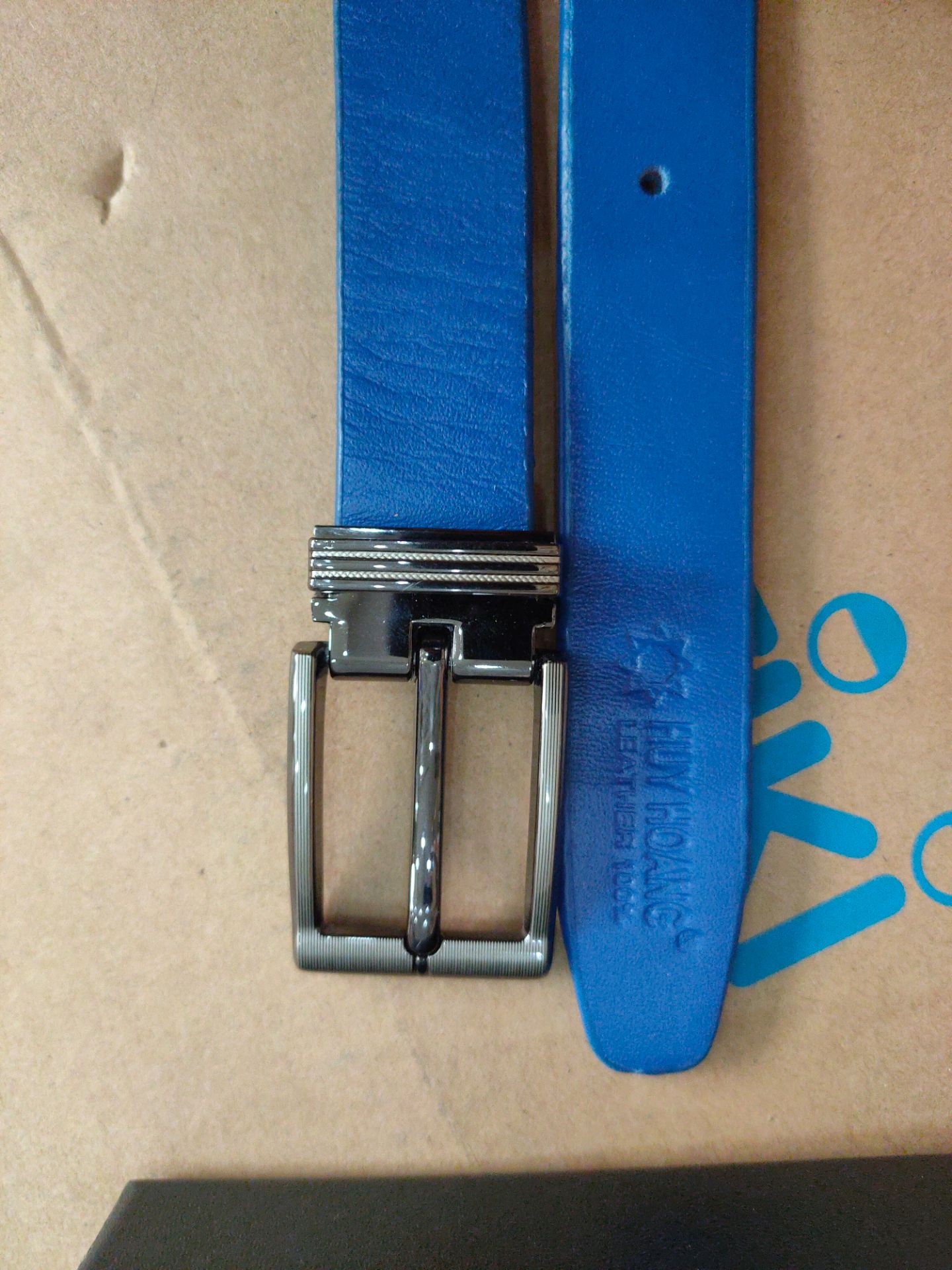 Dây mềm mịn. Rất mềm đẹp lắm da thật... có hộp và thẻ bảo hành đầy đủ.... Sẽ tiếp tục ủng hộ