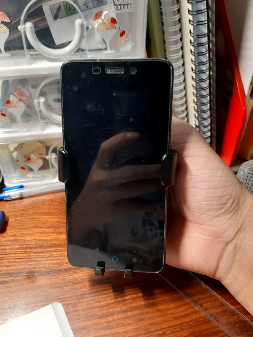 Sản phẩm đẹp, hoàn thiện tốt, mặt nhôm mịn nhìn sang