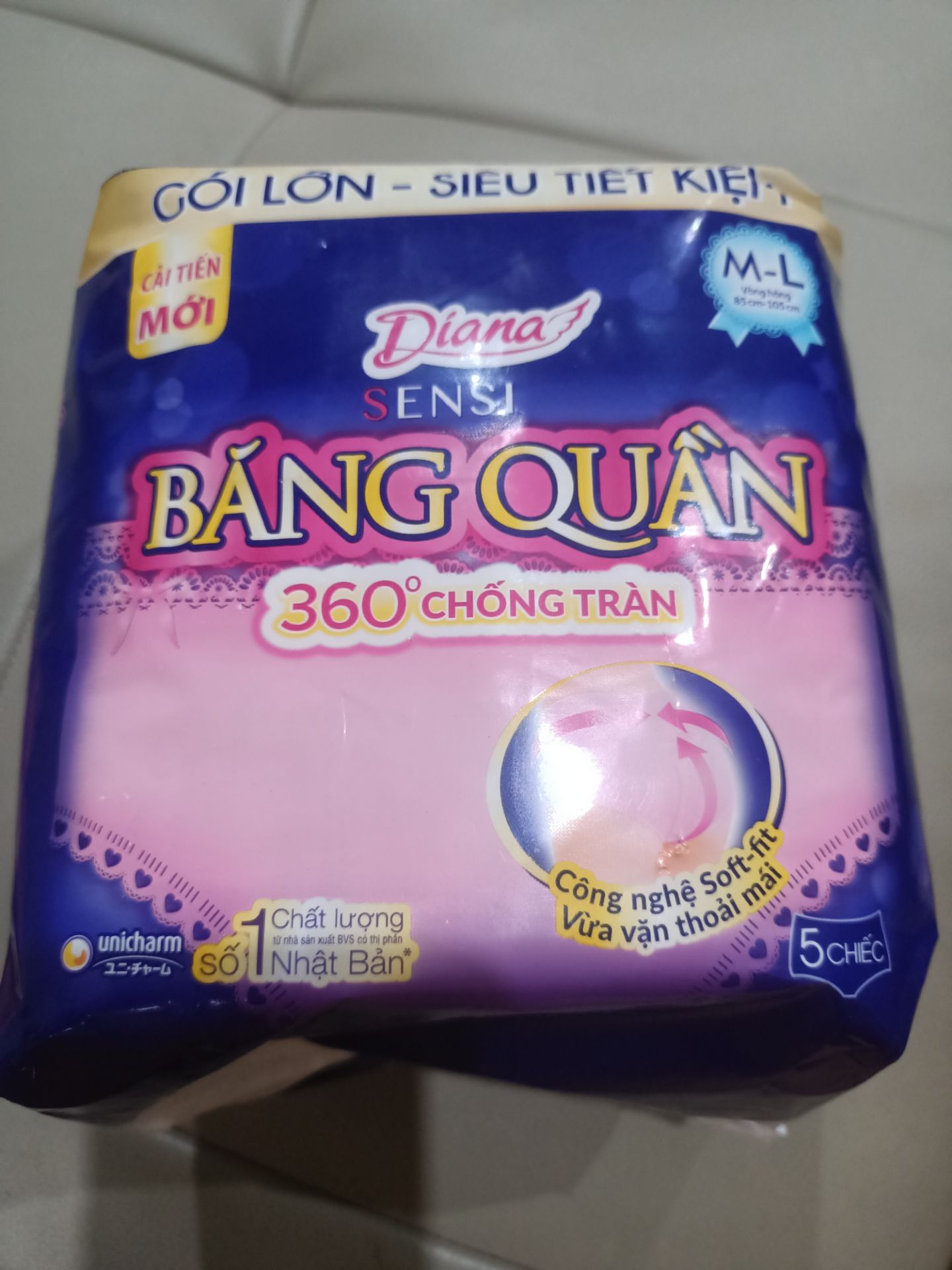 Băng quần xài siêu êm, dễ chịu đối với những ngày đầu thì nên dùng giúp chống tràn hiệu quả. Quần mặc vừa vặn, ko bó sát, ko gây hằn đau. Giao hàng nhanh, tặng kèm đầy đủ