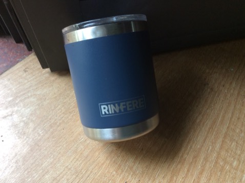 Sản phẩm rất thô, không hề giữ được nhiệt khi đựng cà phê nóng ( được khoảng 2 giờ ) phí tiền và thất vọng vì thấy nhiều người đánh giá giữ nhiệt rất tốt ( có lẽ giữ lạnh thì lâu hơn).