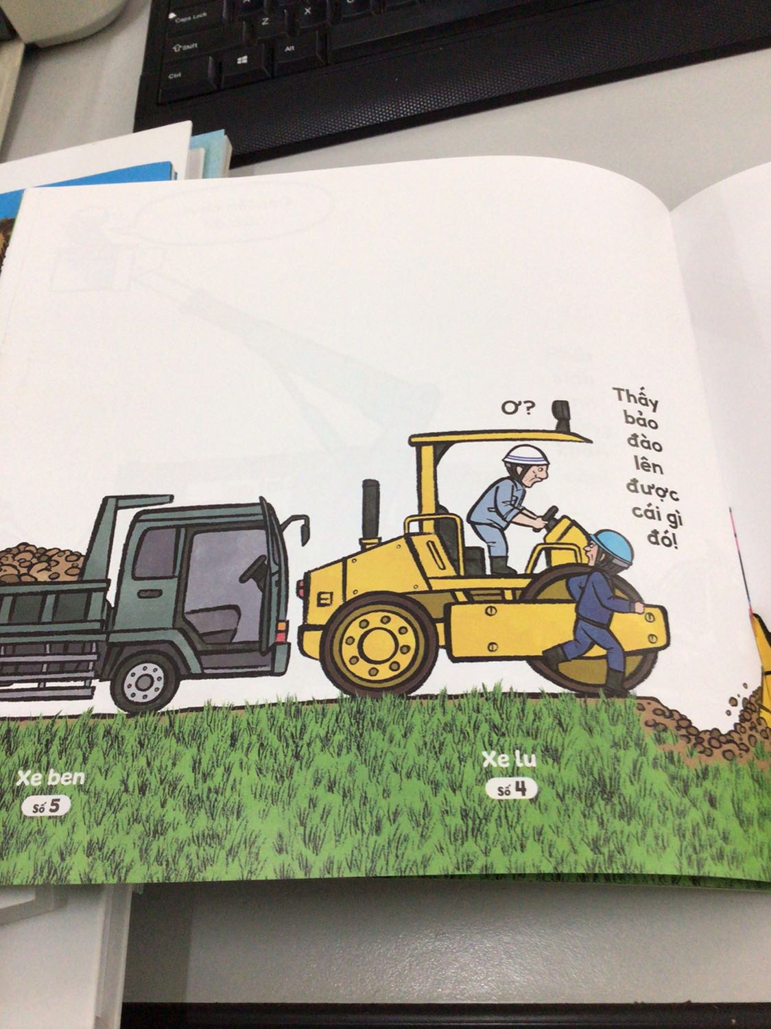 Cuốn sách nằm trong bộ ba cuốn ehon mẫu giáo. Giúp em tìm hình, luyện mắt, luyện trí nhớ. Bé nhà mình rất thích Cuốn sách nằm trong bộ ba cuốn ehon mẫu giáo. Giúp em tìm hình, luyện mắt, luyện trí nhớ. Bé nhà mình rất thích