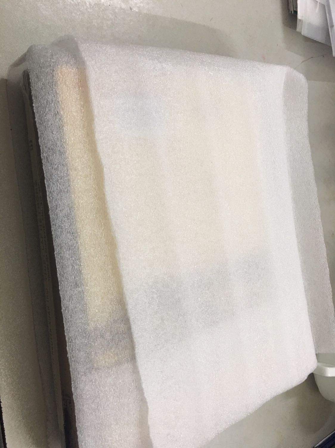 Fahasa bọc sách cẩn thận (có xốp chống sốc), sách còn màng nilon, ưng ý.