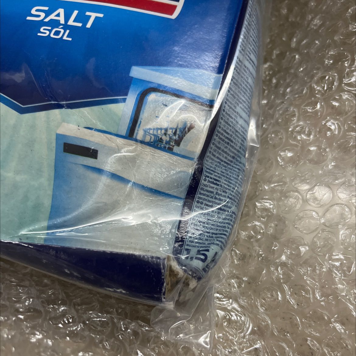 Gói kỹ trong bao sốp, quấn nhiều lần. Có bỏ trong túi zip luôn. Nhưng hộp bị ẩm và bị móp, hở ra ở góc.