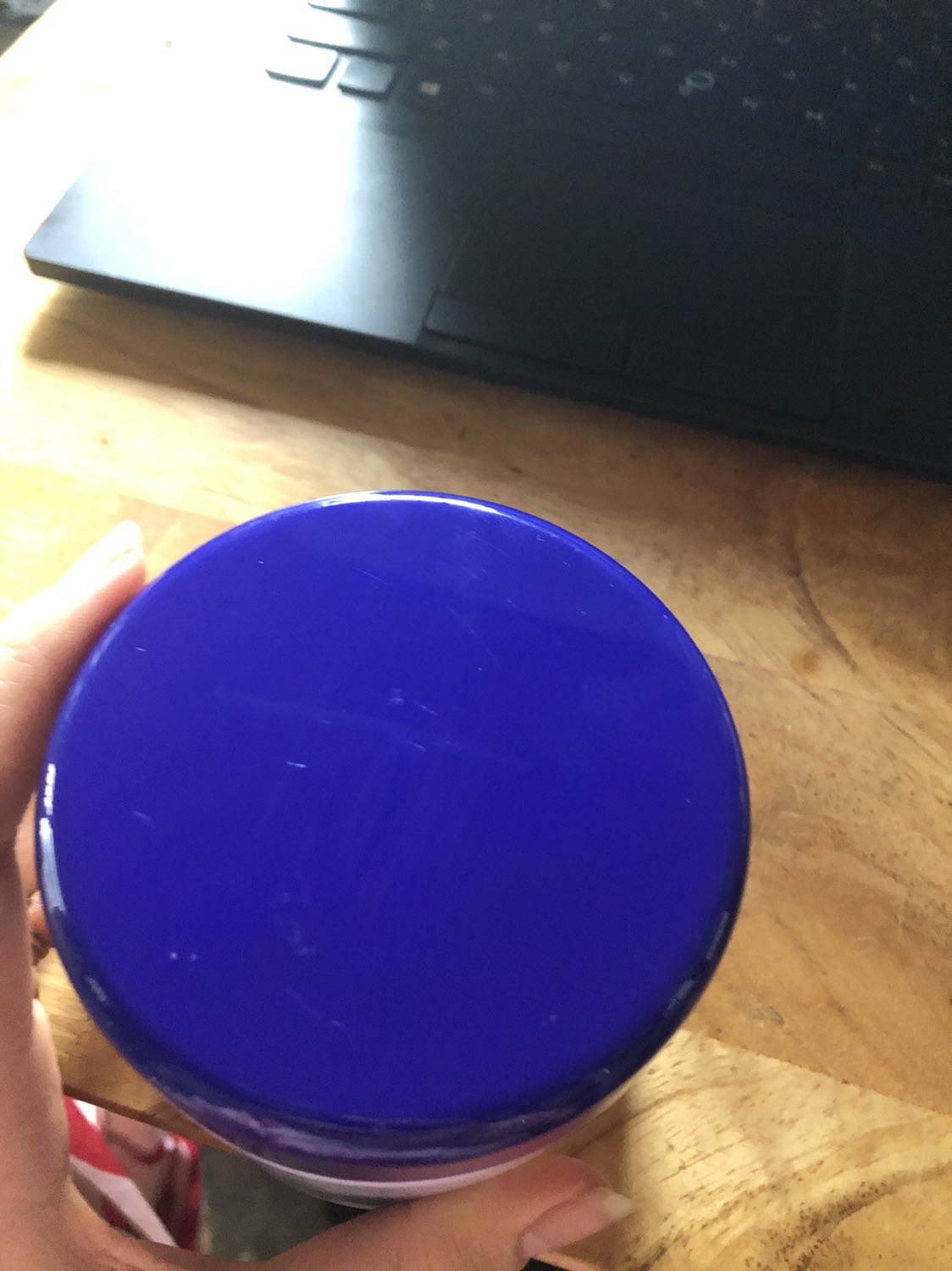 Sản phẩm rất tốt, hi giao nhanh quá, bao bì rất chắc chắn, mình nhìn là yên tâm, chắc là hàng chính hãng thật nha! Giá cả phải chăng, sài lần đầu thấy rất mướt da mà không bị bóng dầu đó nha! Mọi người có thể yên tâm sử dụng nha!