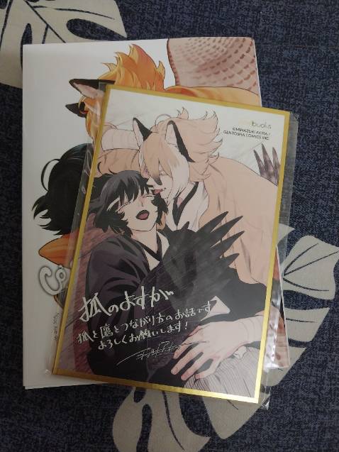 May không móp méo gì hết á, poster có ống, ống siêu nhỏ nên bị hơi xước mặt sau của poster, còn lại không bọc chống sốc h đâu nha
Tui thích nhất sks, siêu xinh lại có cả chữ ký in của tác giả
Nội dung thì cute dễ thuóng