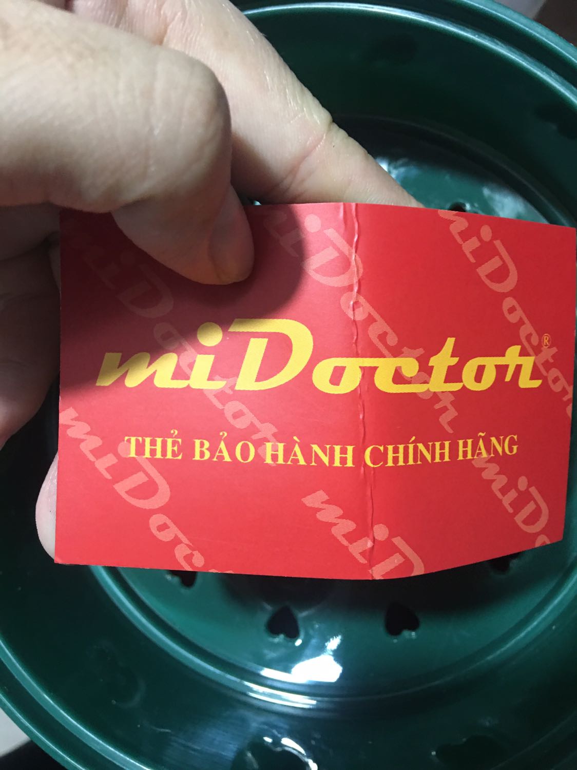 Tiki giao hàng nhanh, shipper nhiệt tình. Shop đóng gói hàng rất cẩn thận. Sản phẩm tốt, có bảo hành, mình dùng nấu cháo cho bé và thấy rất nhanh sôi, cháo nhừ. Còn bền hay k thì phải để thời gian mới biết và cũng phải do cách mình sử dụng, bảo quản nữa. Túm lại là với giá này thì sản phẩm quá là tốt luôn, nên mua.