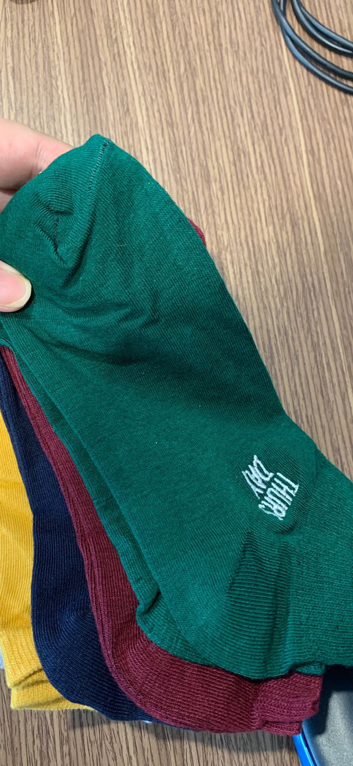 Vớ vải đẹp, có túi đựng, nhưng ko giống hình như miêu tả , màu cũng ko giống