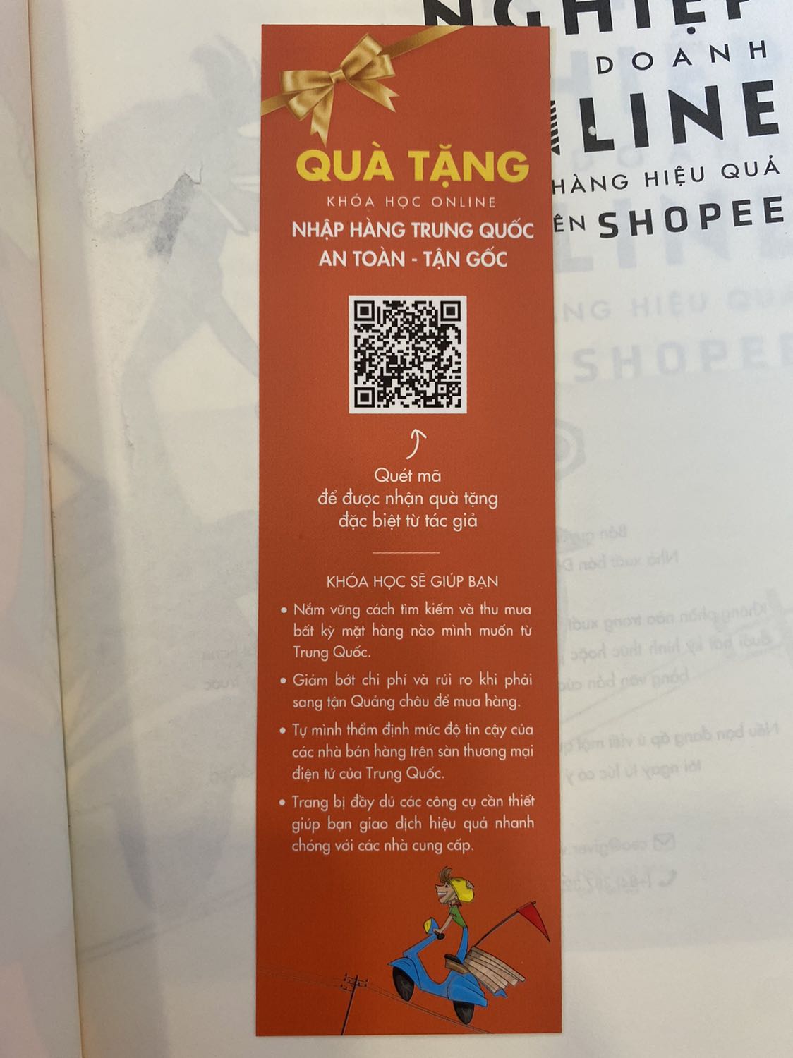 Trước mình là sinh viên muốn kinh doanh thêm nhưng không hiểu sao mãi không có đơn. Từ hôm đọc quyển này xong mới hiểu 1001 thứ mình không làm đúng và song song là cách làm đúng + tốt hơn 😱  Đây sẽ là quyển sách gối đầu nằm cho mình trong thời điểm khởi nghiệp kinh doanh *** 😁 Sách dễ đọc, thơm, chịu, triệu like.