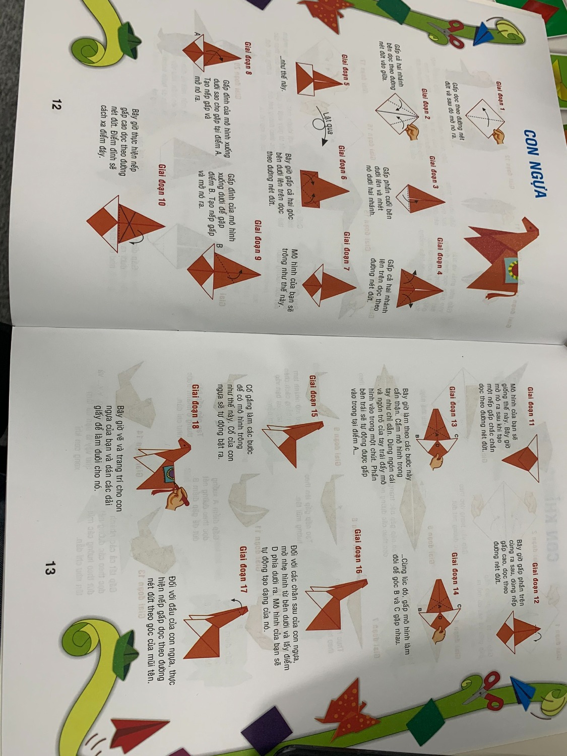 Mình mua 3 cuốn 1,3,6 và thấy cuốn này là khó nhất trong 3 cuốn. Tuy nhiên hướng dẫn cũng rất tỉ mỉ cụ thể, phù hợp với các bé 7-8 tuoi trở lên. Hình ảnh rõ ràng, khổ sách to, màu sắc phong phú. Bé nhà mình rất thích.