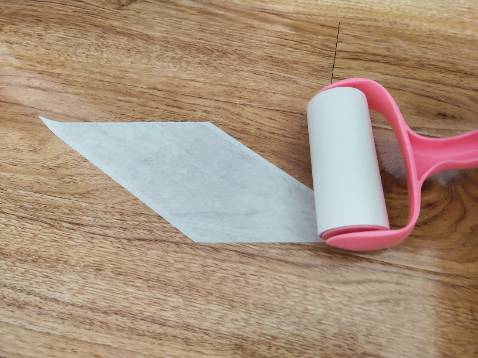 Sản phẩm tệ,khi lau sàn miếng dính để dính bụi và tóc dính luôn lên sàn, lau dc sàn mất luôn 1 cuộn