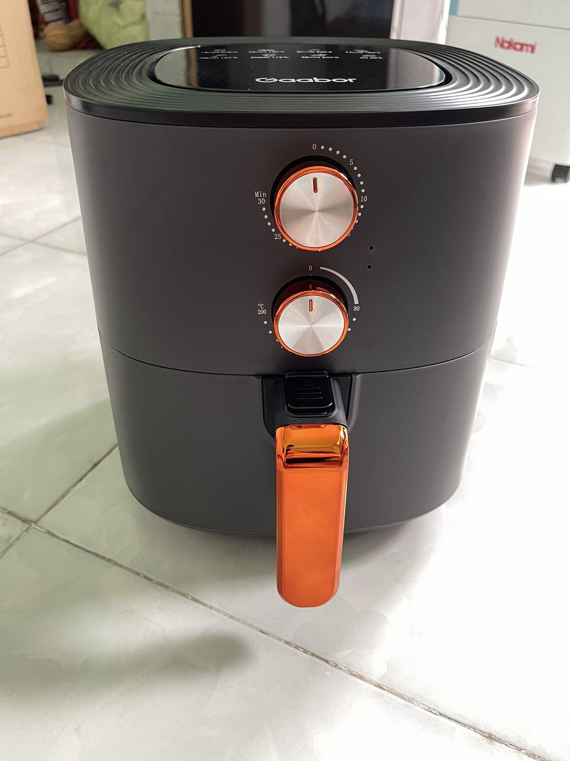 Mới nhận nồi nên chưa đánh giá sử dụng, chỉ là nhìn bề ngoài sang, xịn, mịn. Nồi cũng không qua to như mình tưởng tượng, nói chung là phù hợp