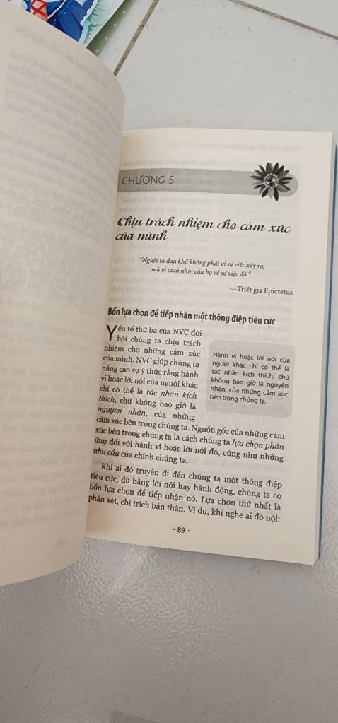 Sách giao đóng gói kỹ lưỡng .
Còn nguyên vẹn bìa bọc bên ngoài
Nội dung ngắn gọn dễ hiểu