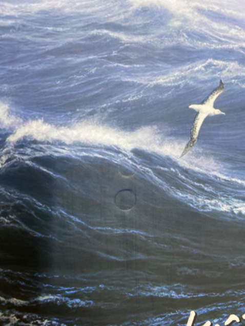 Giao hàng nhanh nhưng sách lại bị xước rất nhiều ở mặt sau, mặt trên bị hằn dấu rất sâu, sách bị dơ một vài chỗ nhưng không đáng kể. Thường xuyên tin tưởng mua sách ở tiki nhưng lần này thật sự thất vọng.