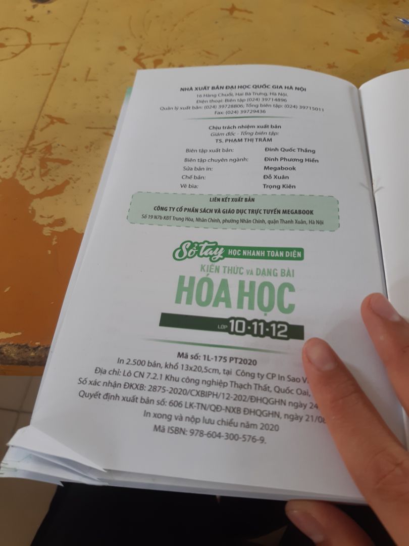 Sách in bị lỗi ở vài trang cuối. Các dạng bài trong sách cũng không sát với bài tập học trên lớp. Thế nhưng sách giải thích chi tiết các cách giải bài tập nên cũng khá là hữu ích. Cảm ơn.