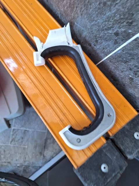 Treo được vài hôm đã hư. Sản phẩm quá tệ