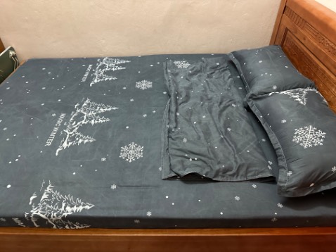 Đệm rất êm, nhà bán phục vụ tốt, hẹn giao lắp rất nhanh và chuyên nghiệp. 
Shipper của cửa hàng rất nhiệt tình, hỗ trợ bê nệm lắp tận giường.