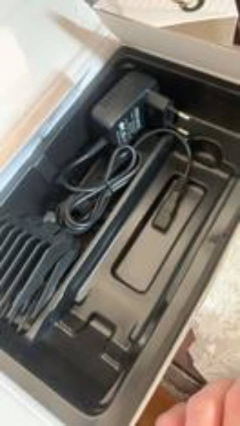 Hàng giao nhanh, hàng nhận như hình, máy cắt khoẻ ,êm, cầm chắc tay, giá cả hợp lý. Shop đóng gói rất cẩn thận, giao đủ đồ