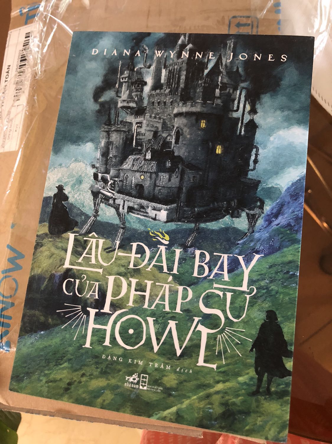 Giao hàng siu nhanh, đóng gói kĩ càng, nch đánh giá 5 sao vì dịch vụ của tiki. Tuy nhiên bản dịch từ nguyên tác khá chán, đọc khó hiểu, không mượt mà. Recommend nên mua bản tiếng anh đọc sẽ hay hơn !