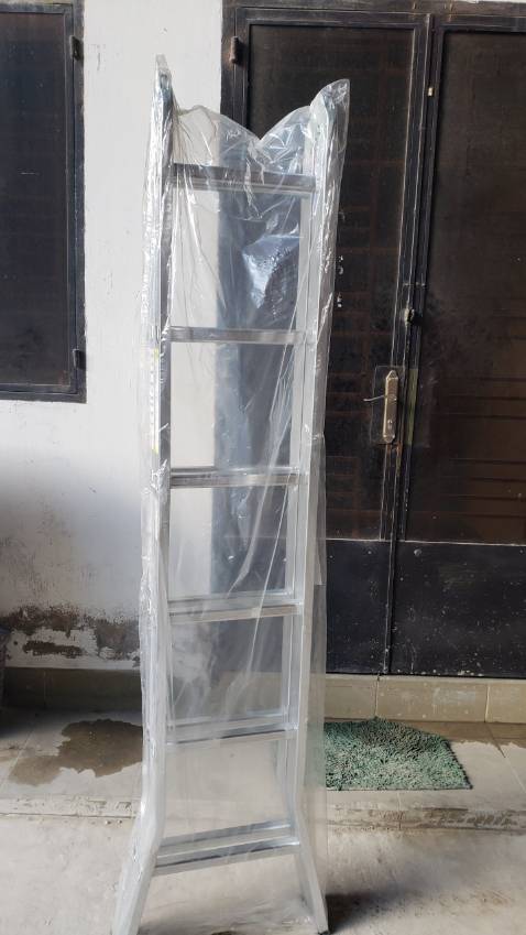 Sản phẩm được đóng gói khá cẩn thận, giao hàng nhanh, nhôm khá dày, chắc chắn. Rất hài lòng về sản phẩm. Ủng hộ shop