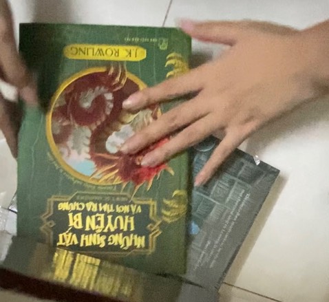 Truyện 10đ, giao hàng 10đ, người bán 1đ :)