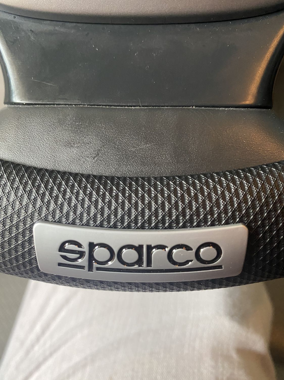 Xe mình elantra 2017 gắn vào vừa khít luôn. Ôm chặt không trơn tuột. Da đẹp đường may kỹ. Nói chung hài lòng nhất trong 3-4 cái ốp volang mình đã từng dùng trước đây.