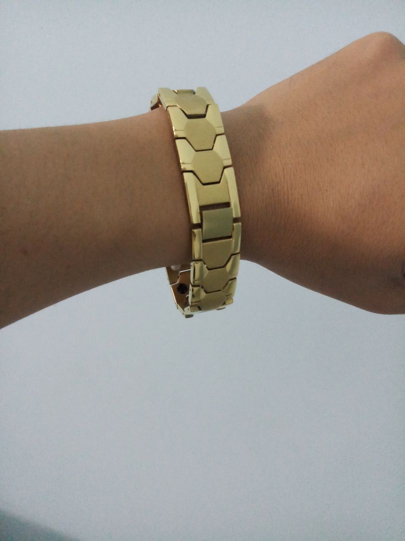 sản phẩm đẹp, thời gian giao hàng nhanh. nhưng vòng tay quá lớn với tay của mình