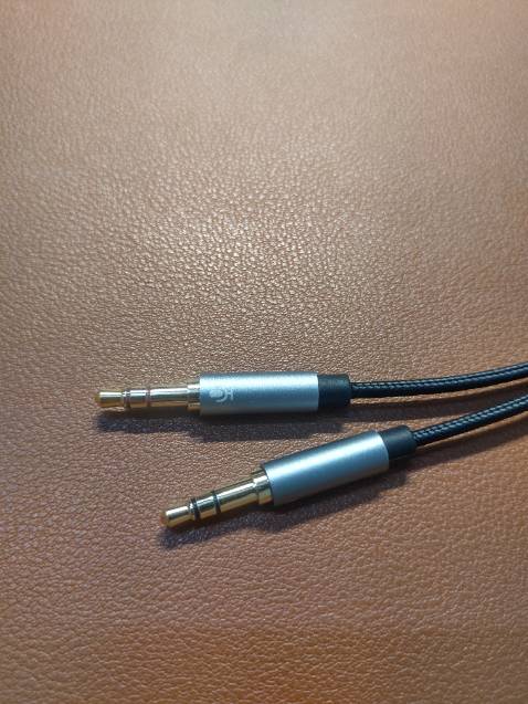 Sử dụng được cho tai nghe Sony MDR-ZX310. Âm thanh tốt, nghe rõ, không bị rè. Thoại ok, nhưng ko giữ được chức năng giảm tiếng ồn của mic Sony. Hài lòng và đáng tiền.