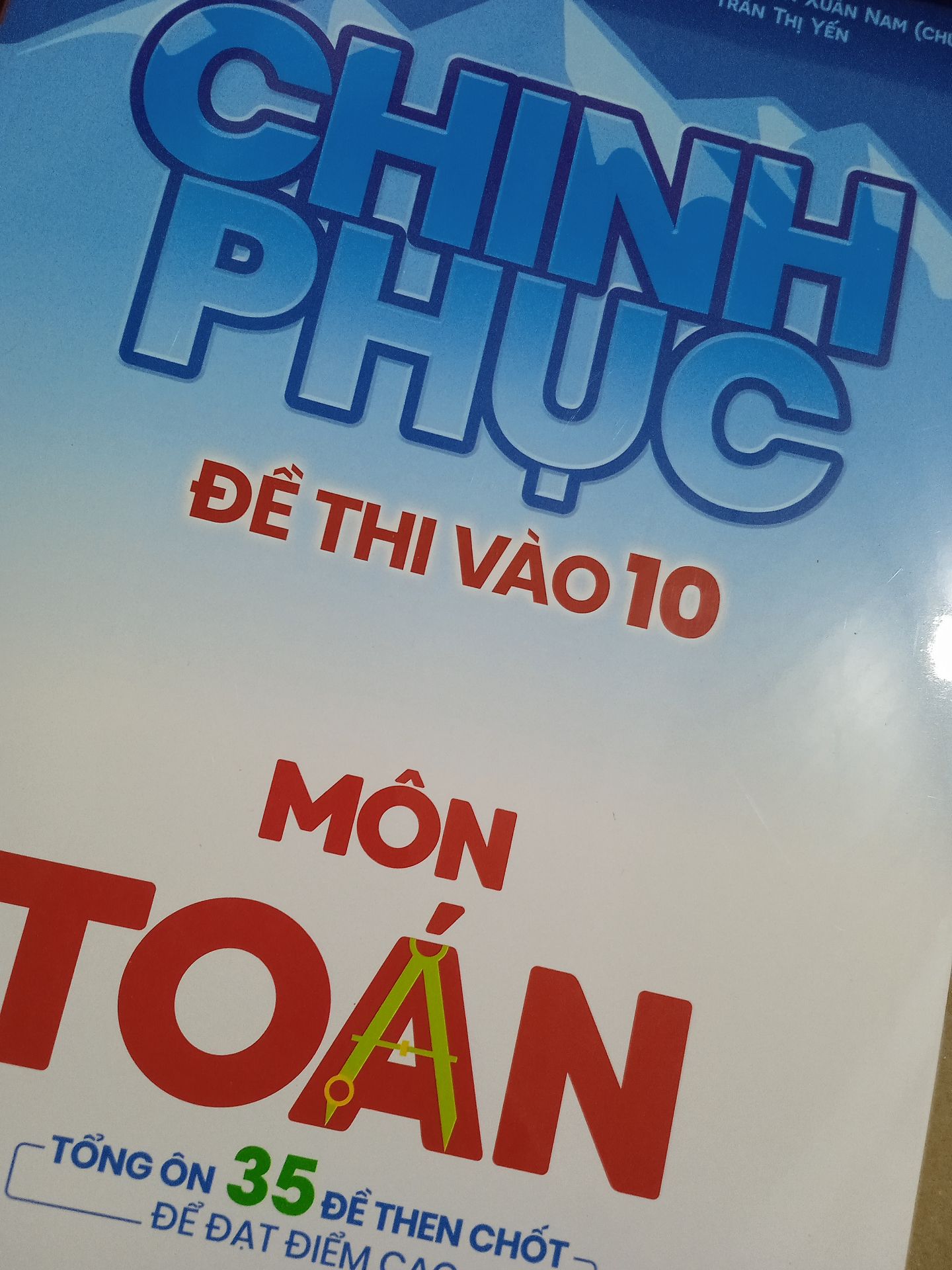 Hai quyển Toán vào 10 to và dày, phần bìa đẹp, không móp méo, gãy hay rách gì cả. Phần chữ in bên trong rõ, đẹp.
