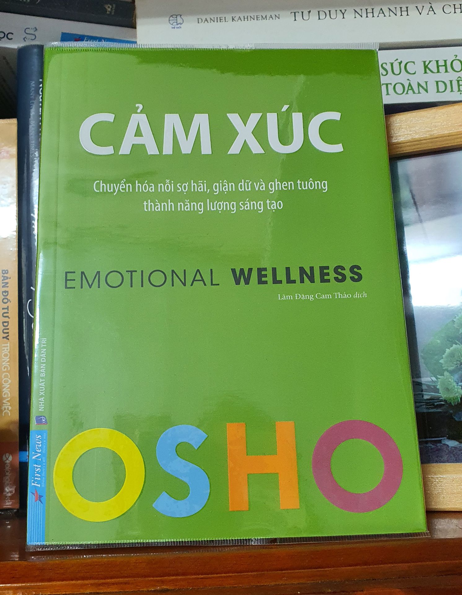 Trong ta có muôn vàn cảm xúc, khi vui lúc buồn, khi giận, lúc mỉm cười,...., cứ thế mà thay đổi liên tục không ngừng. Vậy những cảm xúc ấy đến từ đâu? Hãy mở lòng ra để đón nhận giá trị mà bạn sách này đem lại cho ta câu trả lời. Biết ơn tác giả đã chỉ ra những giá trị thật tuyệt vời thông qua bạn sách này. ❤️