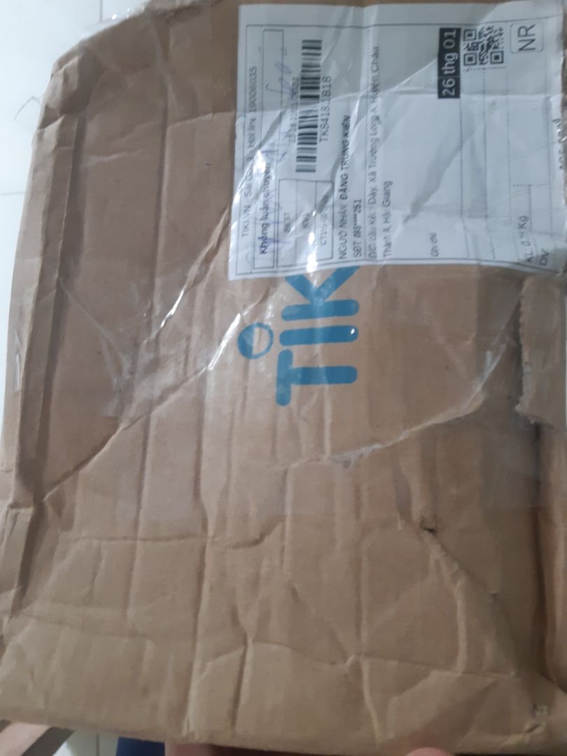 đóng gói hàng cực kì tệ,lúc nhận hàng hộp dẹp nát,có lổ thủng rất to.Nếu thật sự hàng bị tráo qua lổ thủng này thì minh cung không biết được,Đơn đầu mua trên Tiki nhưng thất vọng.2 sao vì giao đúng ngày,nhanh.