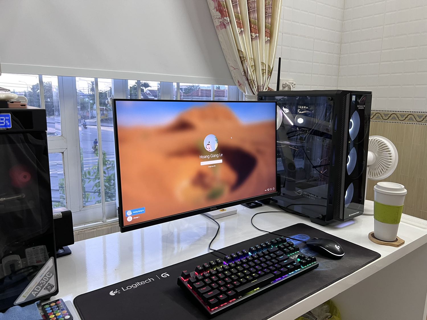 Sản phẩm tốt, treo màn 24 inch cực kì chắc chắn không rung lắc, mầu trắng sang. Tuy nhiên shop giao hàng còn hơi lỗi tí sơn, nhưng không sao, dùng thích quá