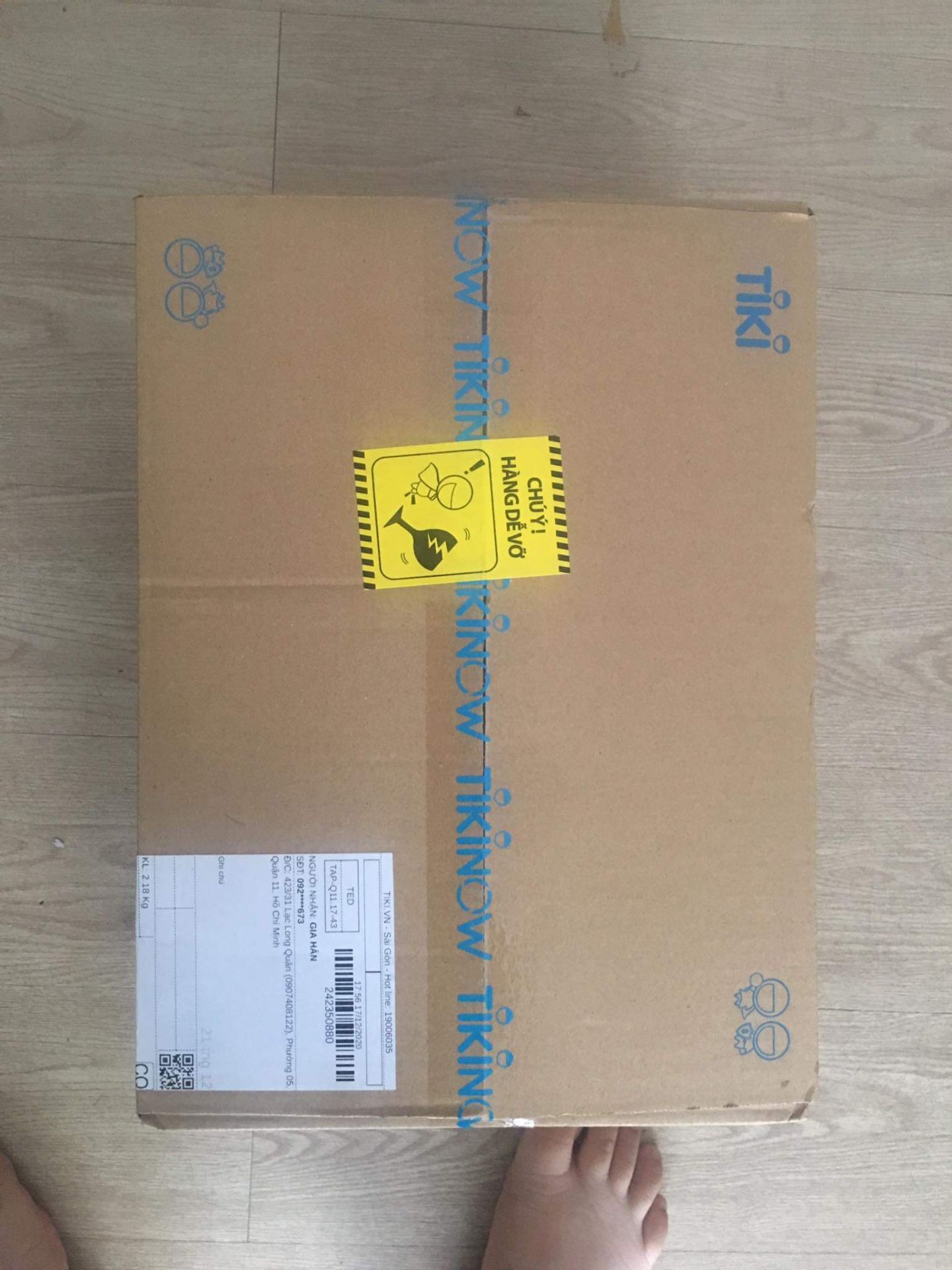 Sản phẩm đóng gói đẹp, chất lượng bạt dày. Bạt dễ sử dụng lắp đặt vào xe, bạt có thêm dây đeo vào kính hậu nên giờ không sợ bay theo gió nữa. Khi kẹp vào cánh cửa không bị gò rỉ nước vào xe. Chất lượng sản phẩm đẹp. Nên mua!!!!